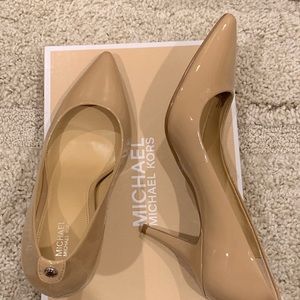 Michael Kors flex mid pump patent leather